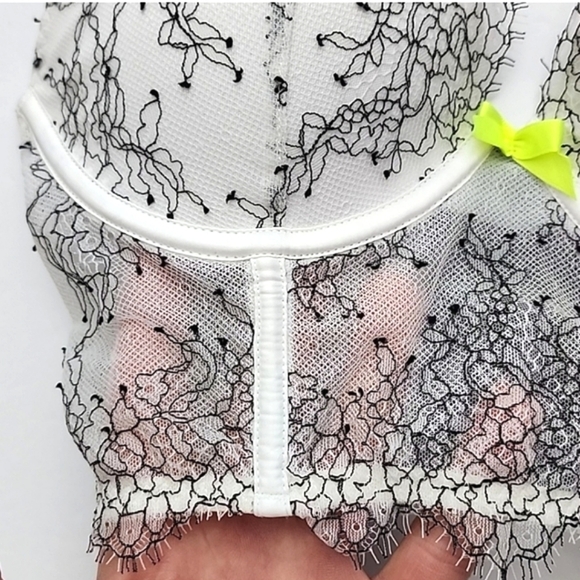 Victoria's Secret Very Sexy  Demi Buste Cream Black Lace Push Up 32D - Picture 10 of 16